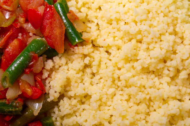 kuszkusz zabkása salátával és zöldséggel egészséges fitness ételek - Fotó, kép