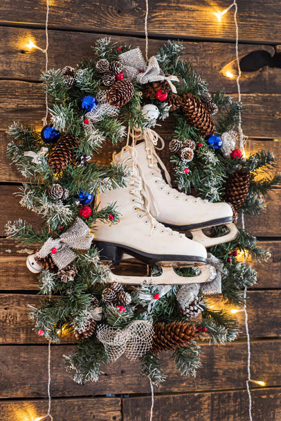 Christmas wreath with vintage skates - Zdjęcie, obraz