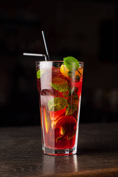 tasty cocktail in the bar - Fotoğraf, Görsel