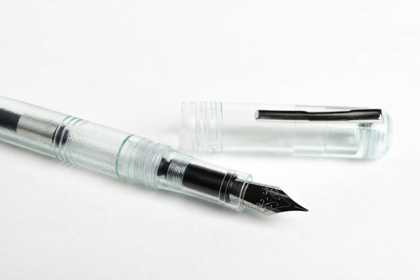 Penna stilografica dimostratore di vetro verde
 - Foto, immagini