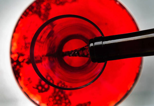 Red wine pouring in decanter - Foto, imagen
