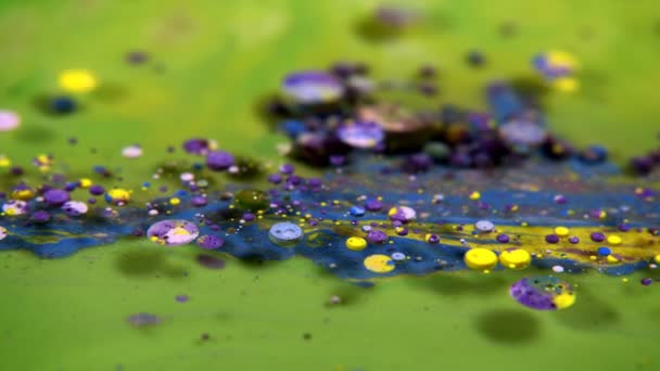  Abstrakti värikäs akryyli ja ruoka maali kuplia veteen
 - Materiaali, video
