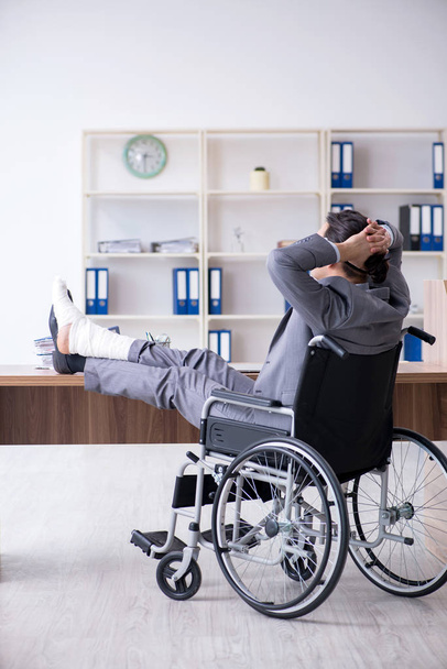 Male employee in wheel-chair in the office - Photo, Image