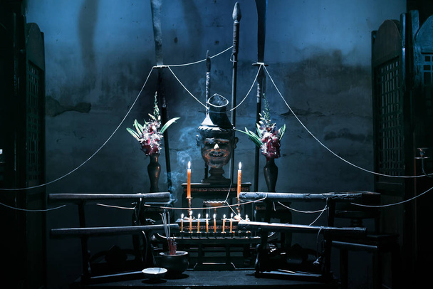 Tabulka pro okultismus, poustevník barva hlavy, žlutá svíčka na - Fotografie, Obrázek