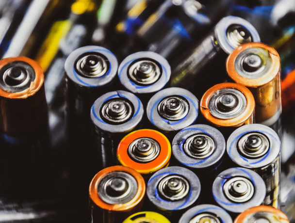 Salt and alkaline batteries, source of energy for portable technology. AAA and AA batteries - Fotoğraf, Görsel