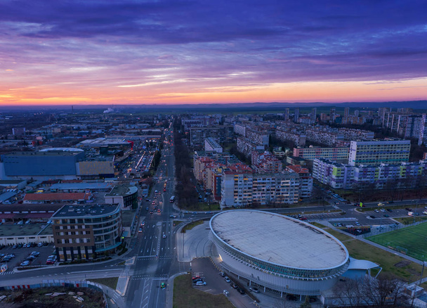 Спортивный комплекс Park Arena ночью в Бургасе, Болгария
 - Фото, изображение