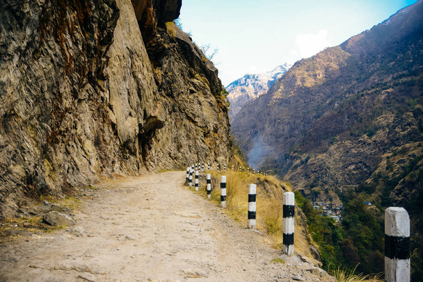 Yalnız yol, Annapurnas yolu, Himalayalar, Nepal 'de - Fotoğraf, Görsel