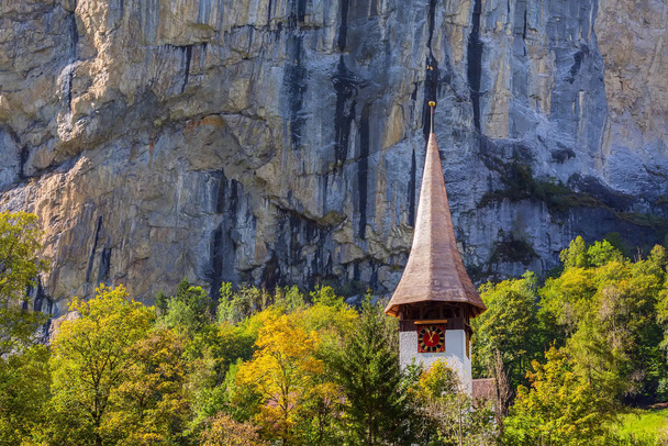 Torre de la iglesia Lauterbrunnen, Suiza
 - Foto, Imagen