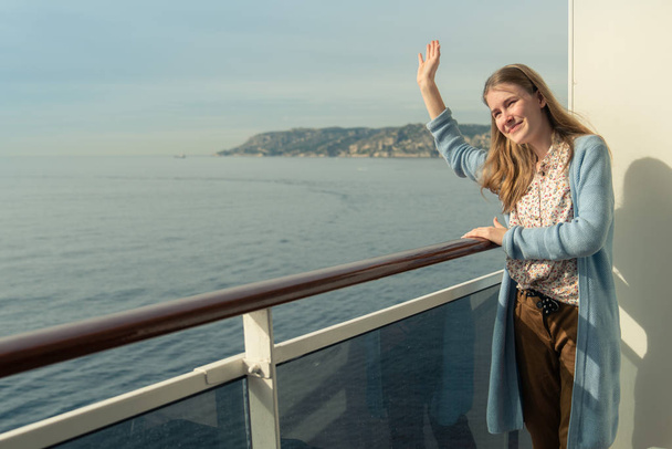 Cruise ship vacation. Teenager girl relaxing on luxury cruise ship balcony - Zdjęcie, obraz