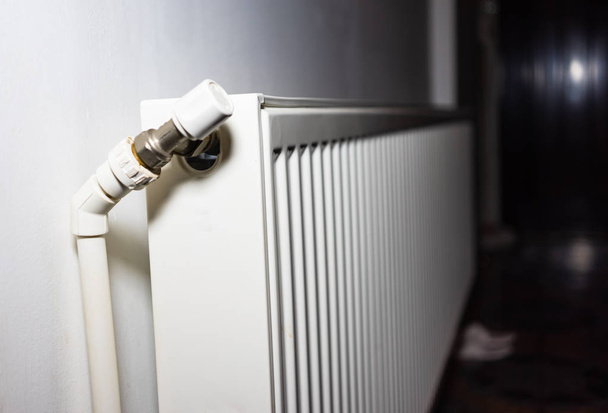 Zavřete topný radiátor. Koncept ústředního vytápění, radiátor hea - Fotografie, Obrázek