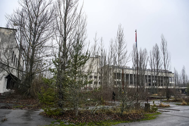 Palacio de la Cultura en la ciudad abandonada de Prypiat, cerca de la central nuclear de Chernobyl, Ucrania. Diciembre 2019
 - Foto, Imagen
