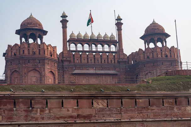Impresionante vista de la parte exterior de Red Fort en Delhi India, con th
 - Foto, Imagen