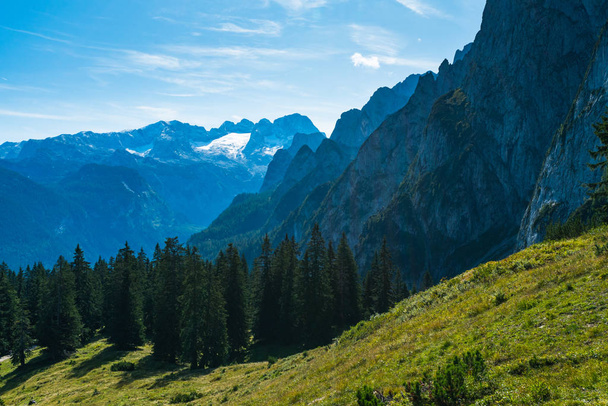 Летний европейский день в красивых горах Австрии, австрийские Альпы - отличное место для посещения всеми туристами, особенно в Европе
 - Фото, изображение
