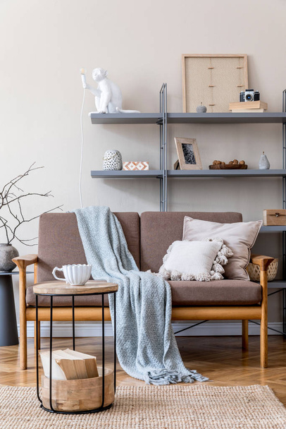 Modern apartment interior with stylish sofa and vase - Foto, imagen