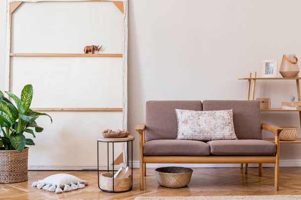 スタイリッシュなソファ付きアパートのインテリアの現代的なデザイン - 写真・画像