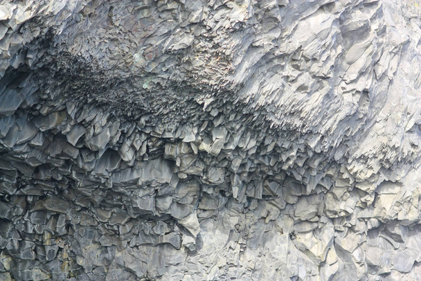 İzlanda 'daki bazalt mağarasının dokusu yakın plan. - Fotoğraf, Görsel