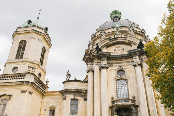 Lviv, Ukraina. Kaunis Dominikaaninen katedraali ja luostari
 - Valokuva, kuva