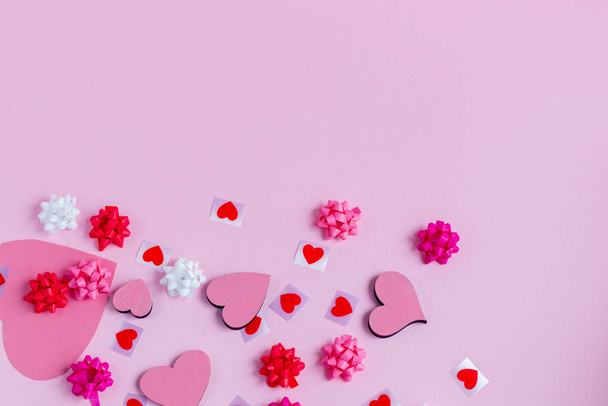 Moederdag, Vrouwendag, Valentijnsdag of verjaardag op een roze achtergrond. - Foto, afbeelding