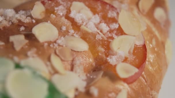 Cupcake Roscon králové s ovocem a ořechy. Slavnostní tradiční španělský dezert. Natáčení maker - Záběry, video