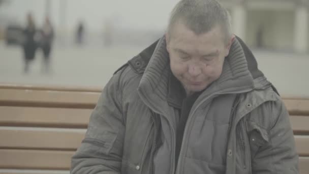 Beggar homeless man tramp. Poverty. Vagrancy. Kyiv. Ukraine. - Filmagem, Vídeo