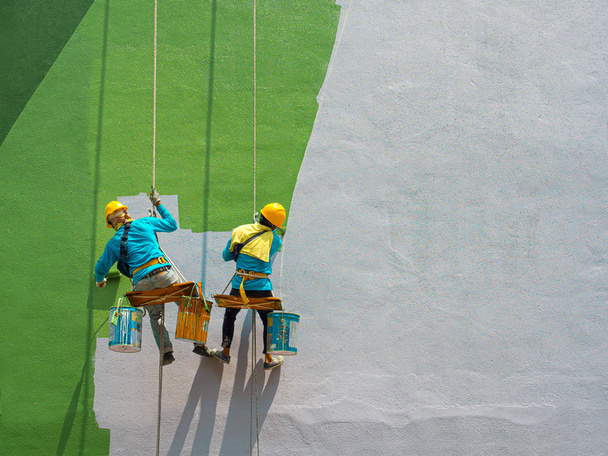Malíři malují exteriér budovy - Fotografie, Obrázek