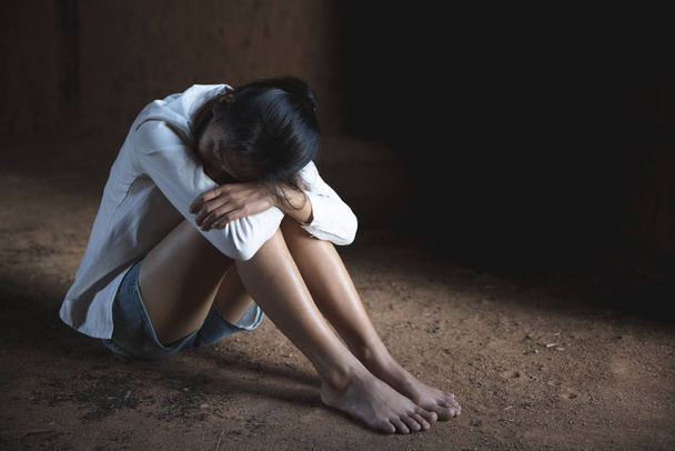 Kobieta, która mocno podkreśliła, depresja lub przemoc domowa - Zdjęcie, obraz