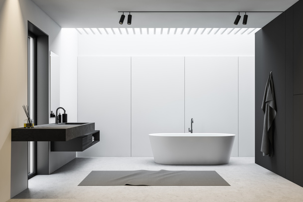 Salle de bain blanche et grise intérieure, baignoire et lavabo
 - Photo, image
