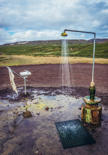 Chuveiro ao ar livre em Islândia
 - Foto, Imagem
