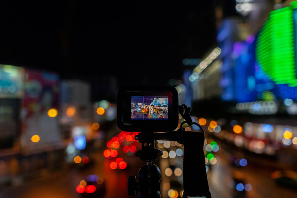 Akční kamera se světelným pozadím v noci - Fotografie, Obrázek