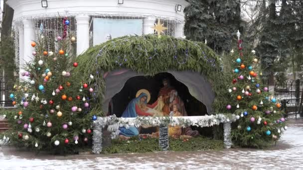 Installation der Christuskrippe. Gomel, Weißrussland - Filmmaterial, Video