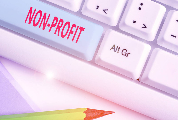 Schreiben Notiz zeigt Non-Profit. Geschäftskonzept für nicht machen oder durchgeführt in erster Linie Profit-Organisation zu machen - Foto, Bild