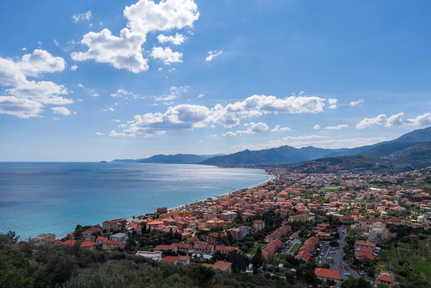 Borgio Verezzi, Riviera Ligure, vista ad alto angolo
 - Foto, immagini