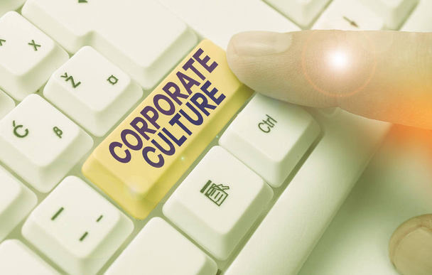 Szövegírás Vállalati kultúra. A vállalatot jellemző hiedelmek és attitűdök üzleti koncepciója. - Fotó, kép