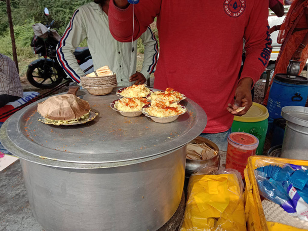 słynny przepis ulicy żywności khichu w stanie Gujarat Indii - Zdjęcie, obraz