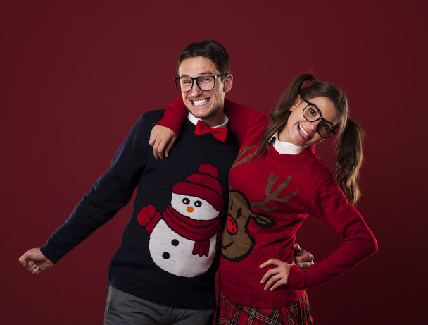 Nerd coppia indossa maglioni divertenti
 - Foto, immagini