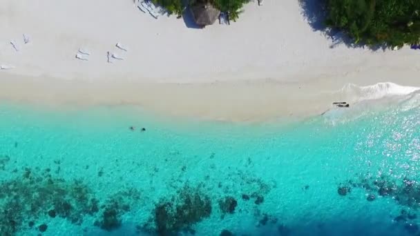 Ilha das Maldivas Vista Aérea da Praia da Areia Branca Tropical 05
 - Filmagem, Vídeo