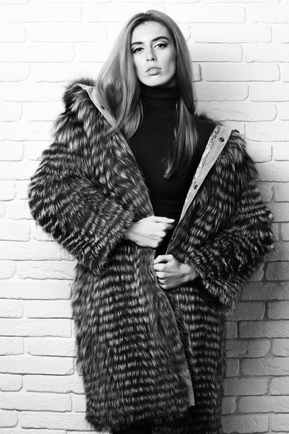 fashionable sexy woman in fur - Foto, immagini