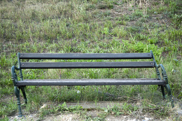 Roztrhaná dřevěná lavička - Fotografie, Obrázek