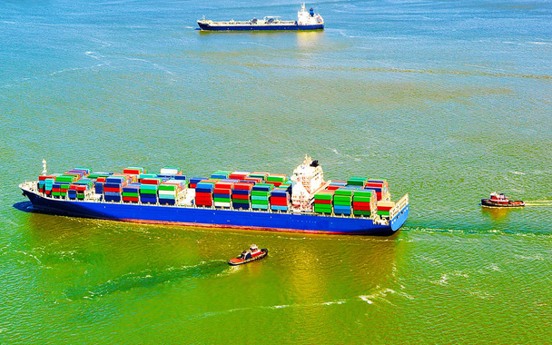 Αεροφωτογραφία του αντανακλαστικού του πλοίου εμπορευματοκιβωτίων Bayonne - Φωτογραφία, εικόνα