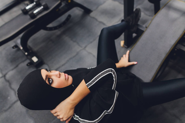 Muslim asian woman in hijab exercizing in a gym. - Photo, image