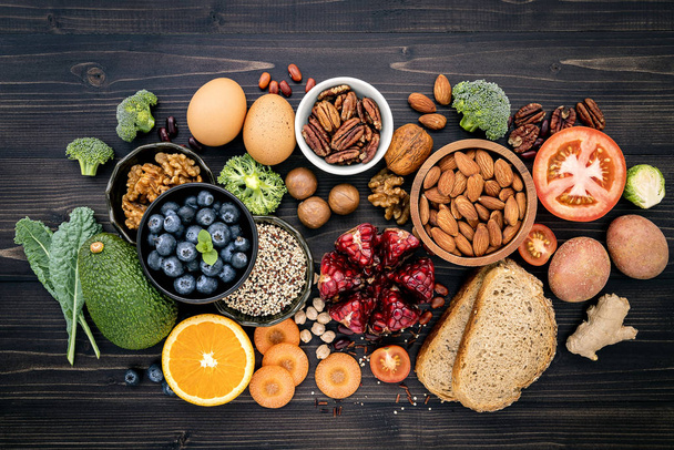 Ingredientes para la selección de alimentos saludables. El concepto de sanar
 - Foto, imagen