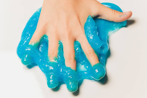 Kid Playing Hand Made Toy Called Slime Alien drool Shell mussel. - Foto, Imagen