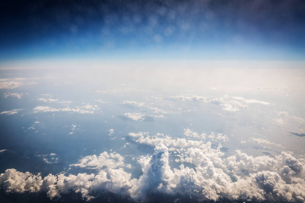 vista aérea desde la ventana del avión  - Foto, Imagen