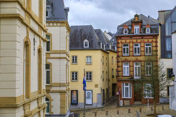 Πλακόστρωτο οδόστρωμα Mansfeld, Υπουργείο Εξωτερικών και Ευρωπαϊκών Υποθέσεων με άλλα παλαιά κτίρια, Λουξεμβούργο - Φωτογραφία, εικόνα