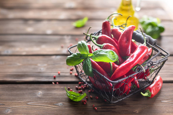 Vörös paprika, mint összetevője a vegetáriánus harissa snack. Hagyományos házi adjika tunéziai és arab konyha. Fénymásolási hely - Fotó, kép