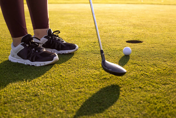 プロの女性ゴルフ選手ゴルフ競技をプレイ,試合,プロスポーツのコンセプト - 写真・画像
