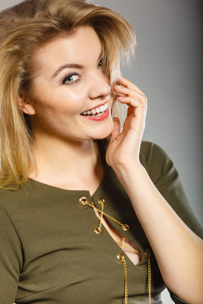 Attractive blonde woman wearing tight green khaki top - Foto, afbeelding