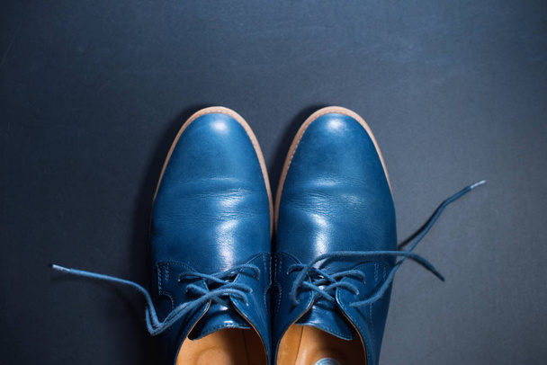 Blue men's leather shoes on dark background - Zdjęcie, obraz