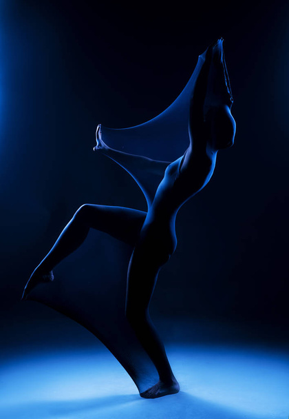 Slim girl wearing a white bodysuit dances a modern avant garde d - Photo, Image