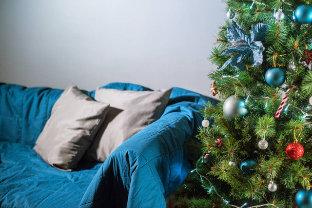 Christmas fir tree decorations toys balls trend blue - Foto, immagini